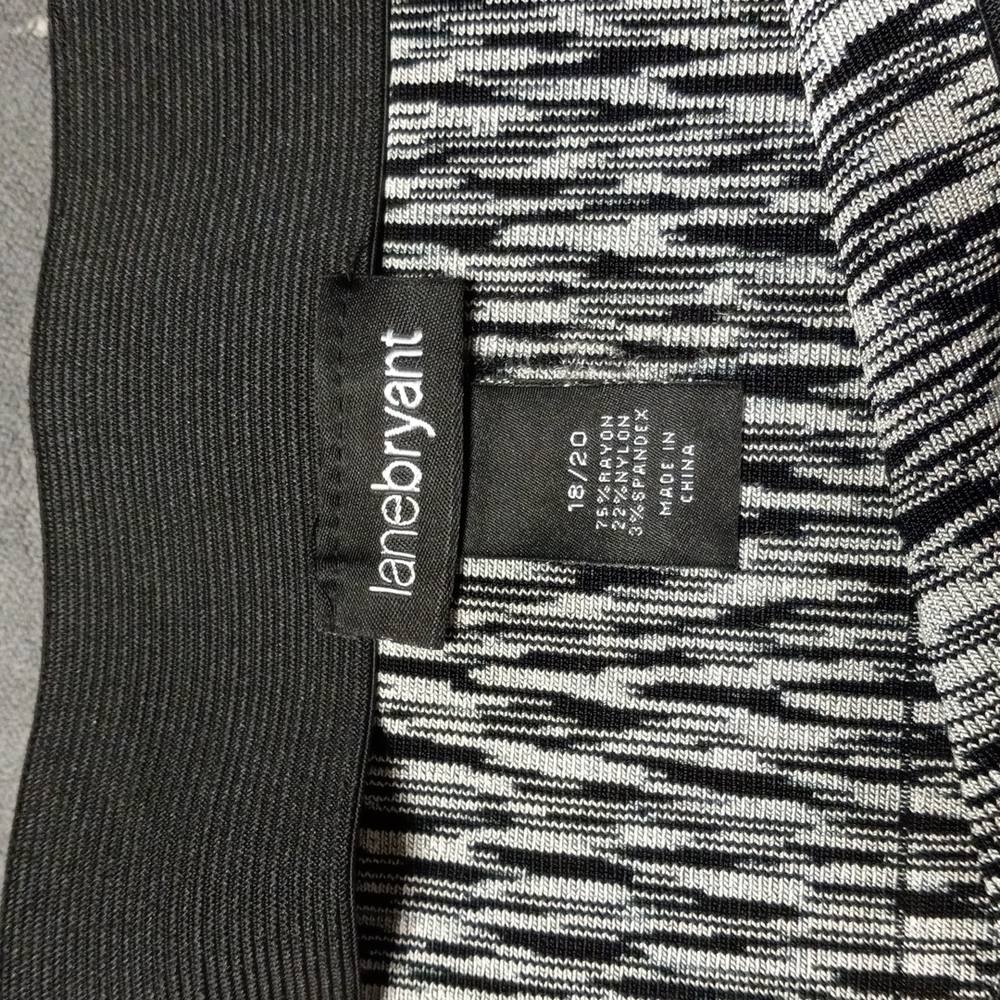 Beautiful Black/white Lane Bryant pencil skirt size 18/20